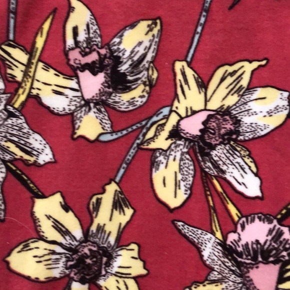 LuLa Roe daffodil leggings. - Picture 2 of 3